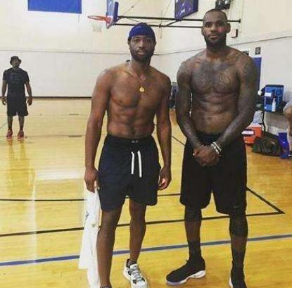 与场边观众 与场边观众