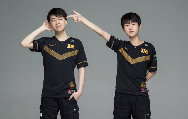 他也成为了 他也成为了