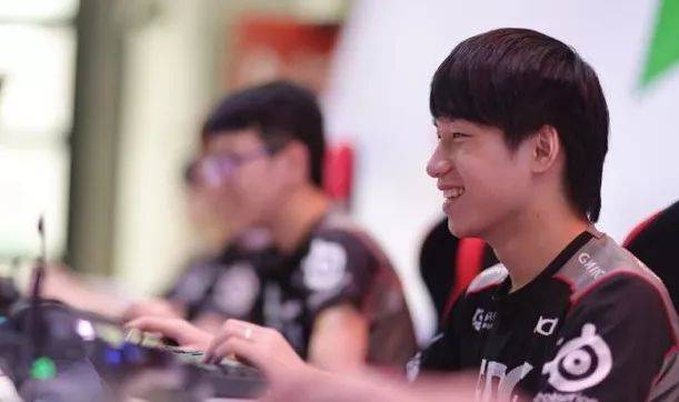 加谨慎和警 加谨慎和警