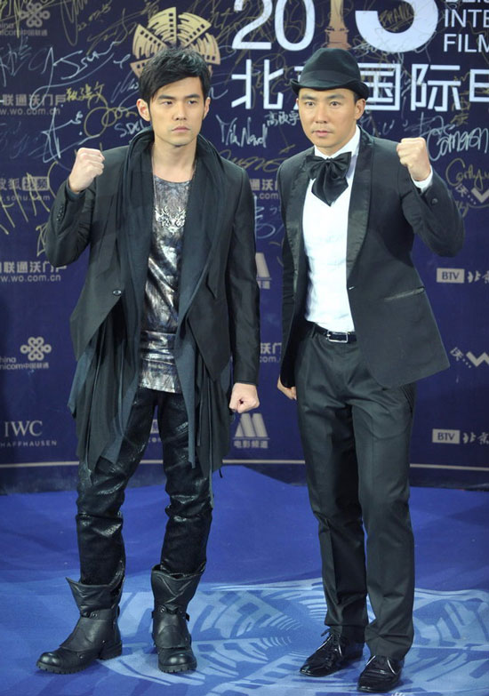 旗鼓相当的 旗鼓相当的